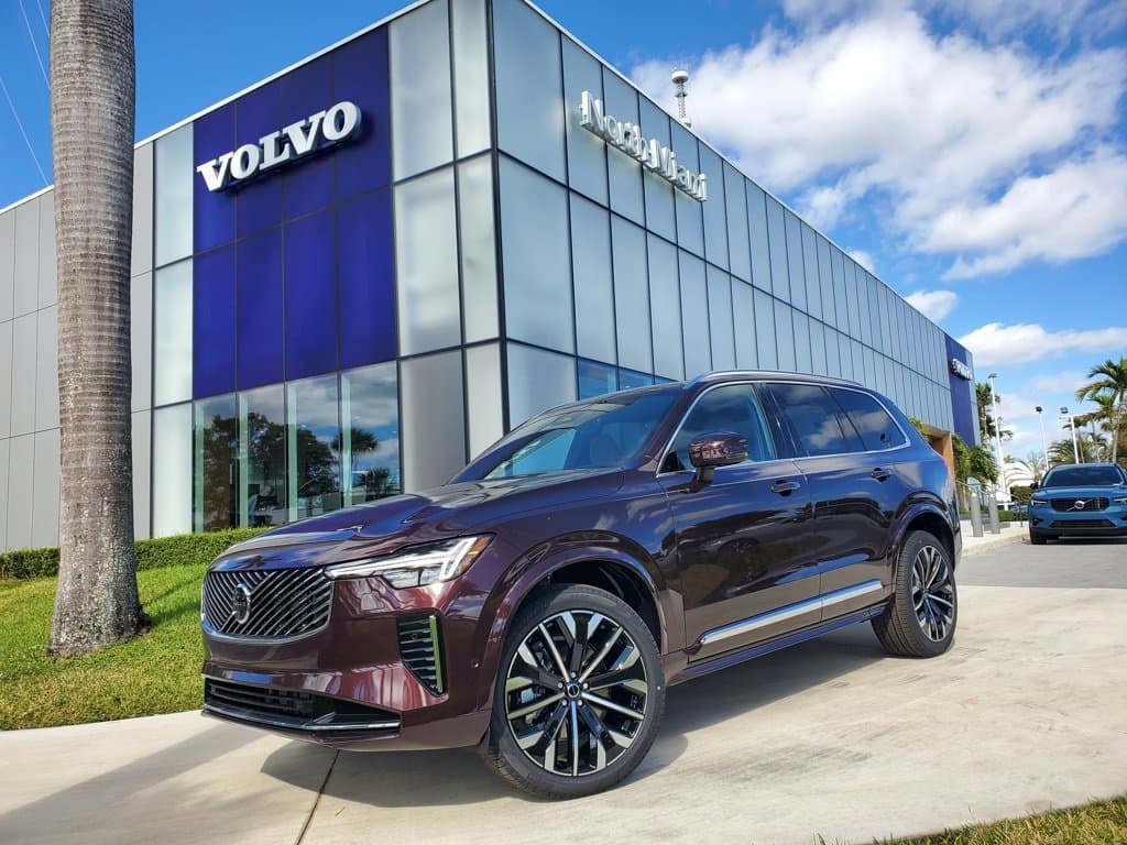 2025.5 Volvo XC90 Core B5 exterior view